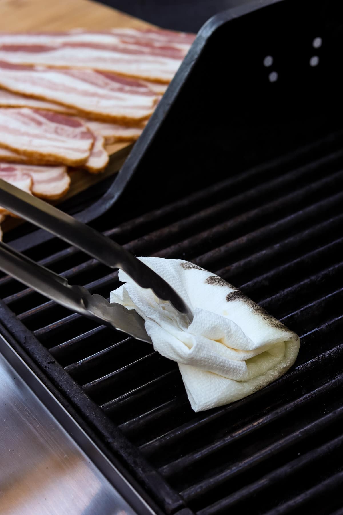 Oiling grill grates with paper towel