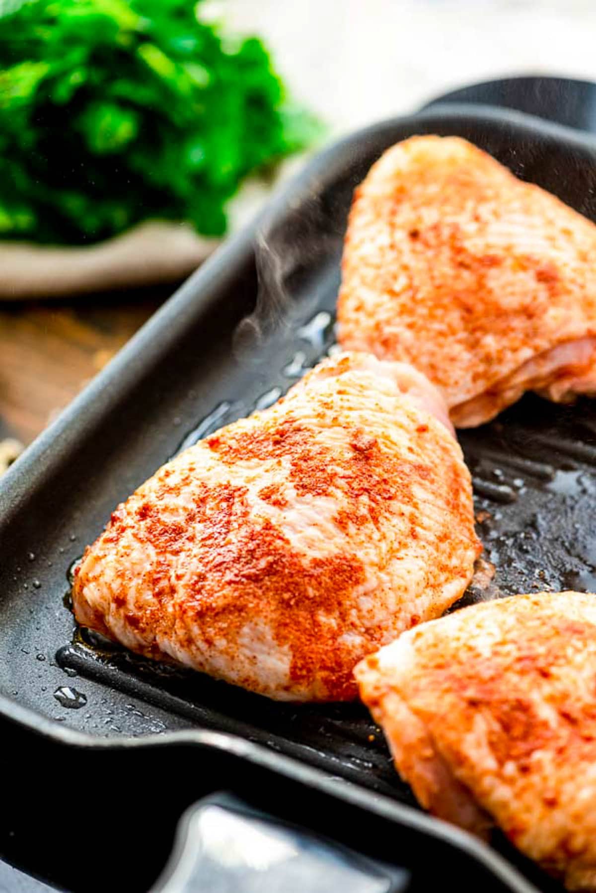 Grill pan with seasoned chicken thighs