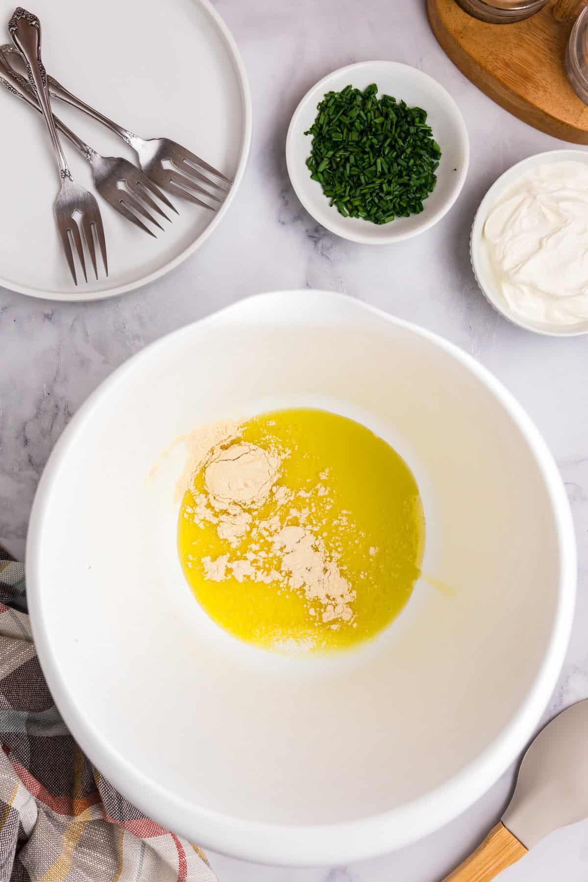Ingredients for Blackstone Loaded Smashed Potatoes seasoning in small mixing bowl