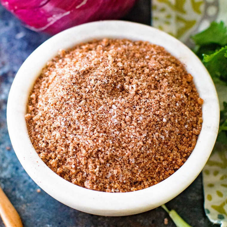 BBQ Chicken Rub in a white bowl